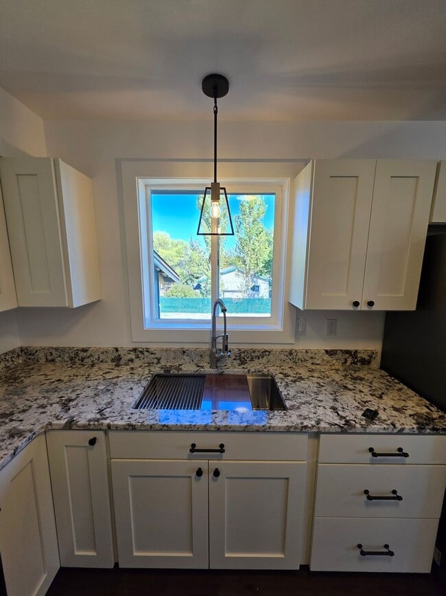 Photo - Perfectly remodeled 3BDR/1BA Single-level ...