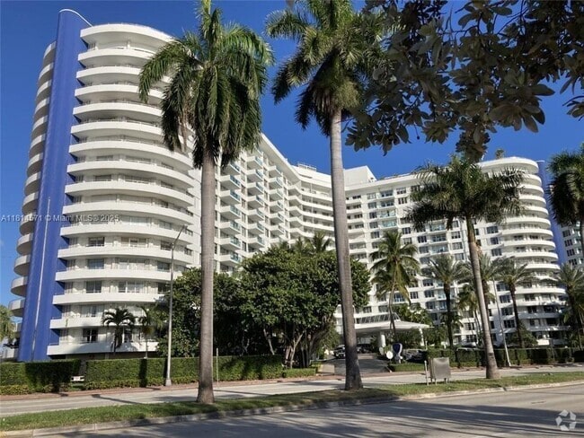 Building Photo - 5161 Collins Ave Unit 301 Rental