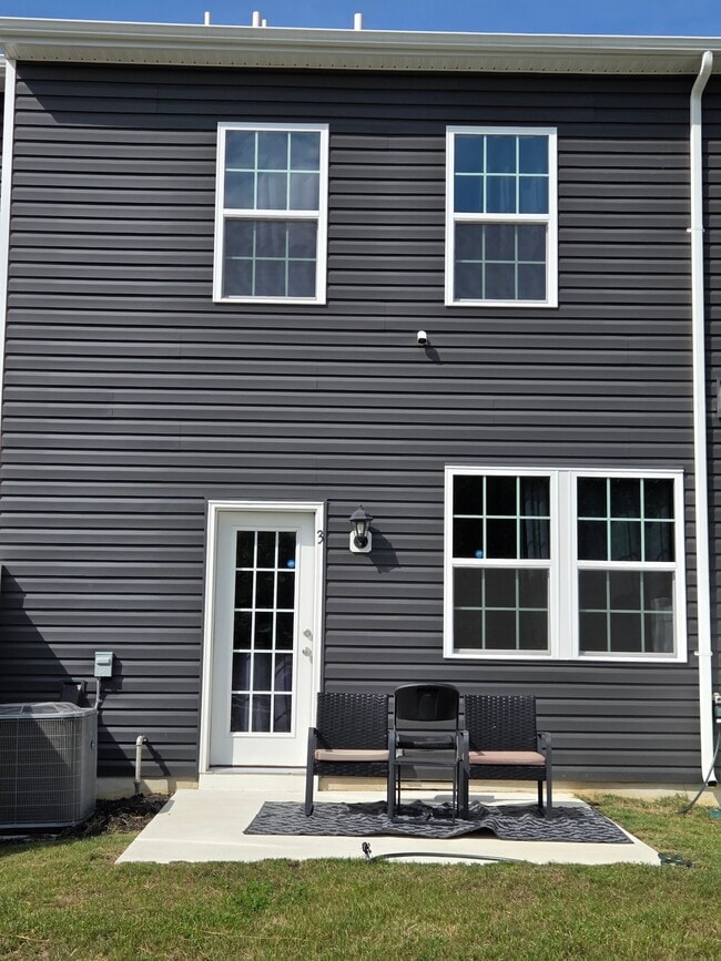3 Reagan Dr