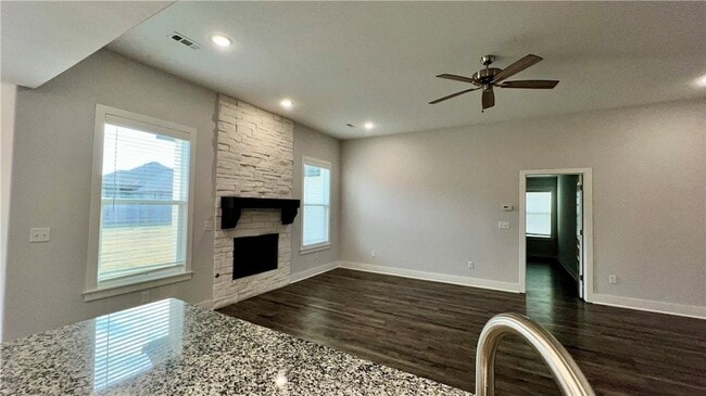 Photo - 331 W Taverner Xing