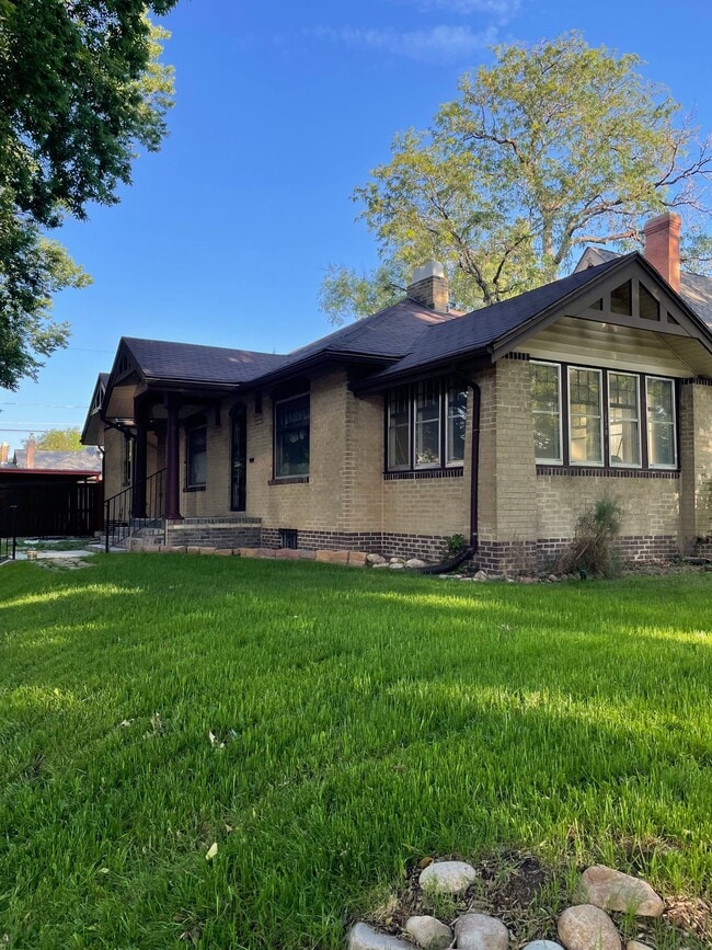 Building Photo - 2801 Clermont St