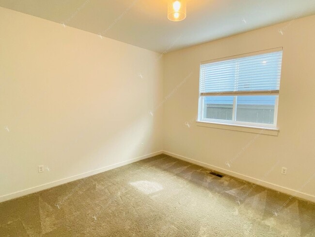 Photo - Bright & Spacious SE Bend Retreat with Vaulted Ceilings and Luxurious Primary Suite