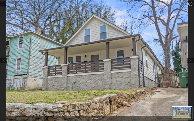 Photo - 966 Ashby Grove SW