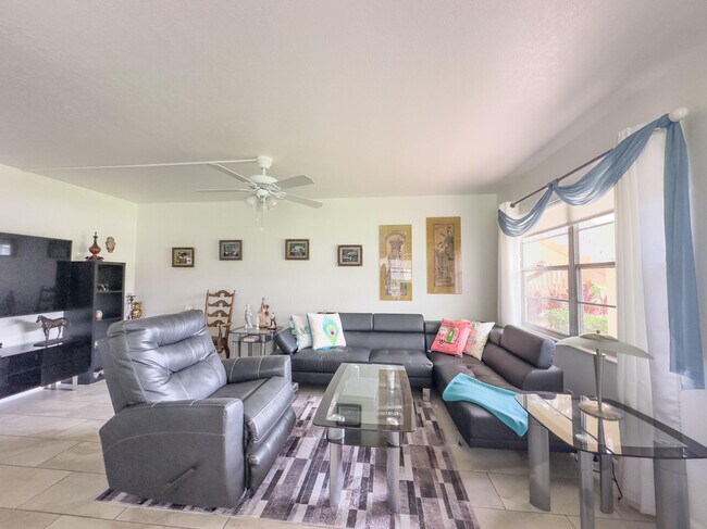 Photo - 127 Mansfield D