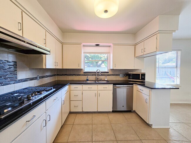 Photo - 9507 Meadowbriar Ln