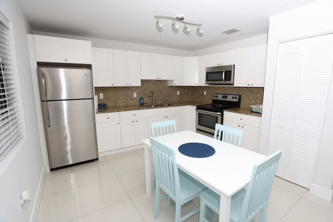 Photo - 1375 SW 6th St Unidad ID1056516P