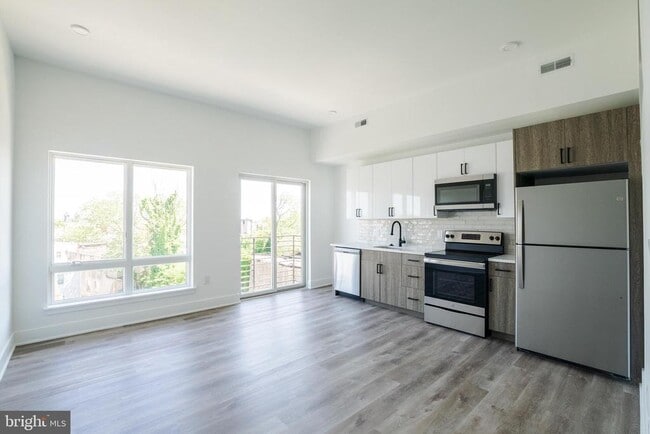 Building Photo - 1420 Point Breeze Ave Unit 201 Rental