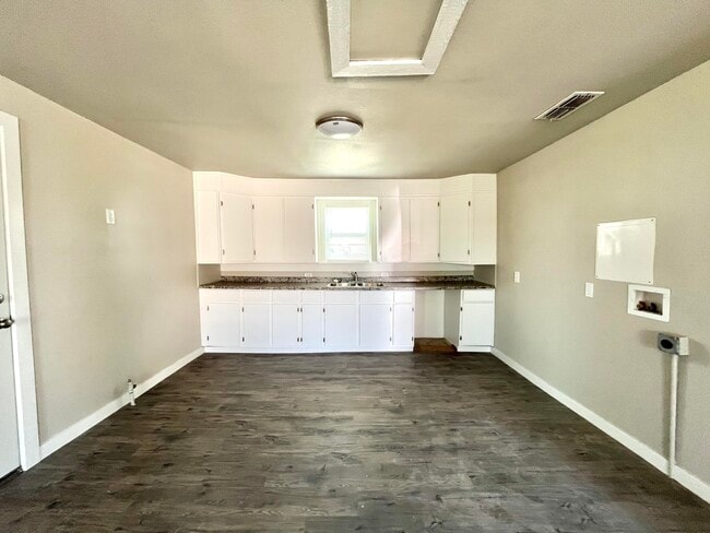 Photo - 1510 E 10th St