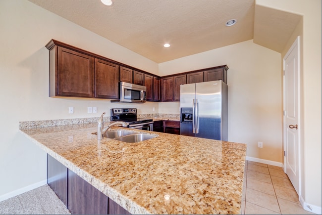 4299 N Cresthaven Ln