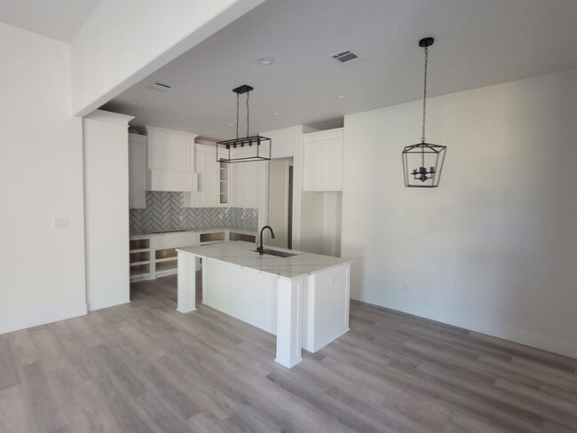 Photo - 255 Kathryn's Ct