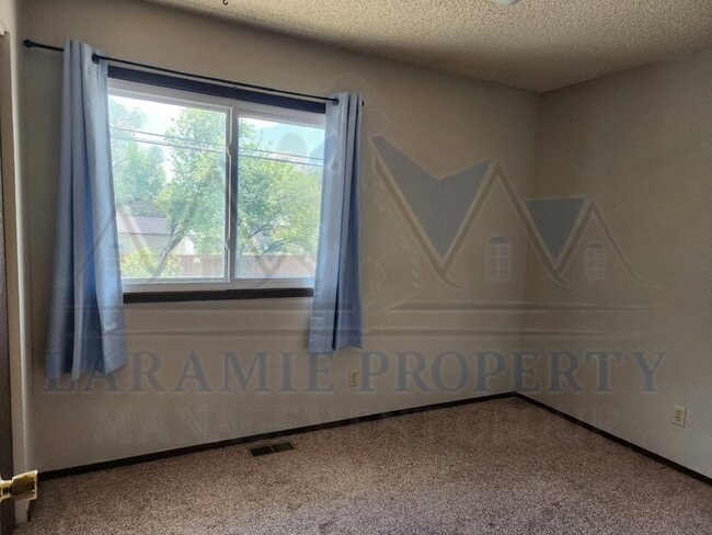 Photo - 869 N 8th St