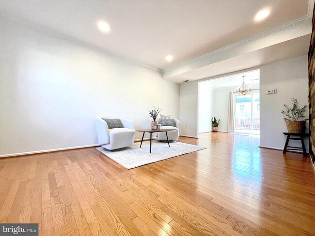 Photo - 27 Chantilly Ct