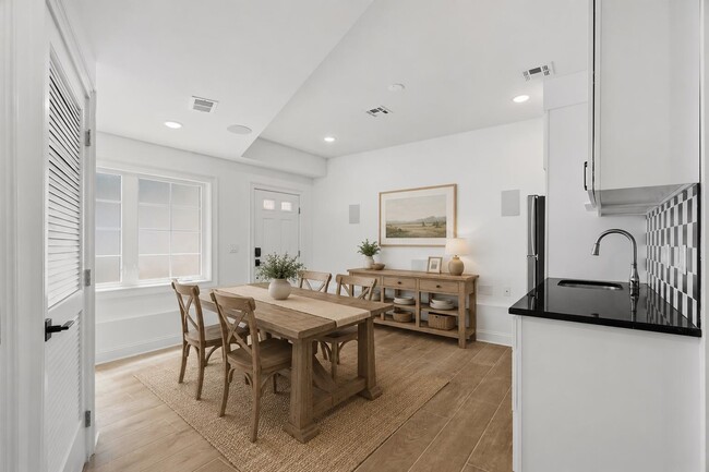 Photo - 14 W 49th St