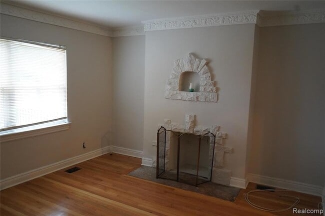 Photo - 7010 Thatcher St