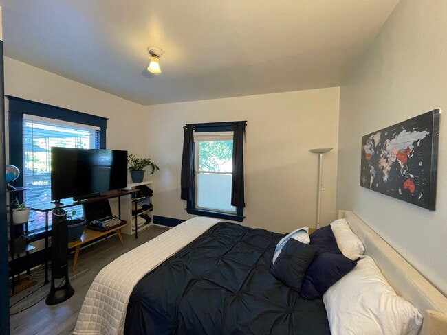 Photo - 1437 Quarry Ave NW Unit Spacious 2-bed 1 bath