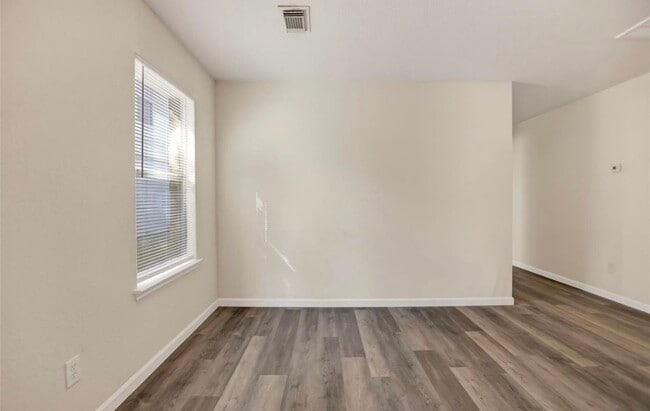 Photo - 10635 Goldfinch Rd