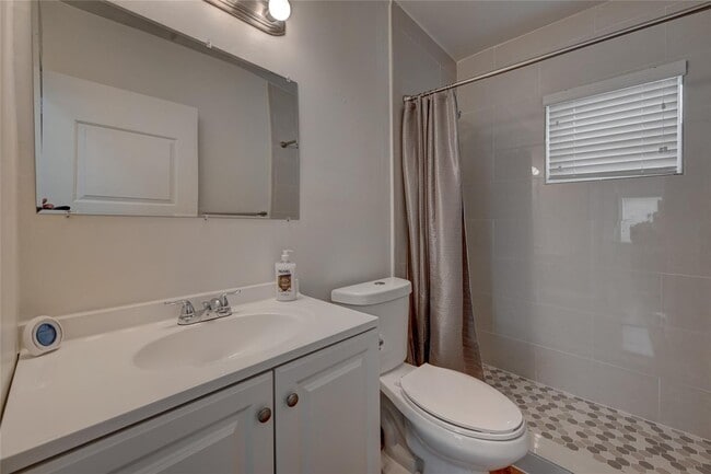 Photo - 2435 NE 183rd St