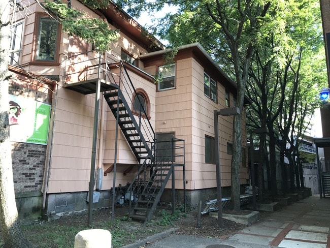 Photo - 1150 Chapel St