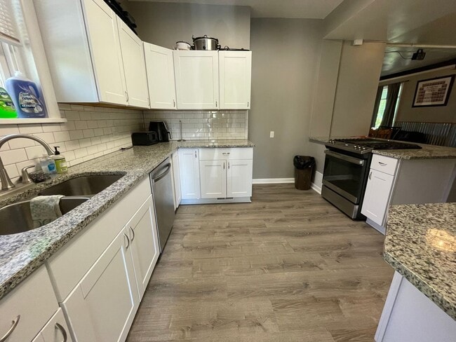 Photo - 9 Bedroom - PRE-LEASING FOR MID-MAY