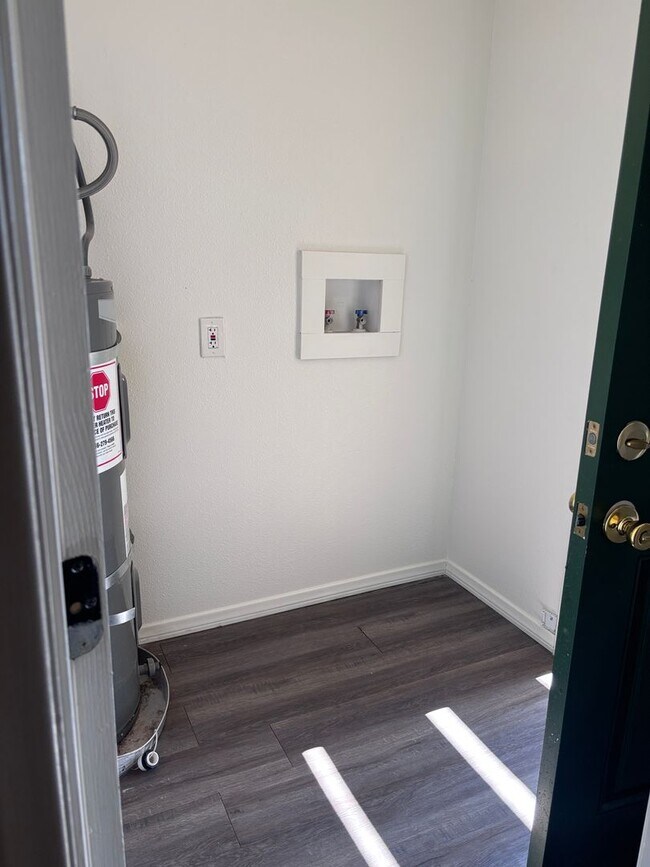 590-590.5-5905 E Olive St Unit 237 S 6th