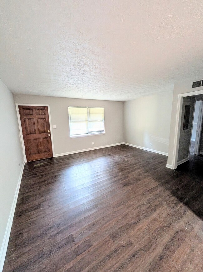 Photo - 4379 Springwood Terrace