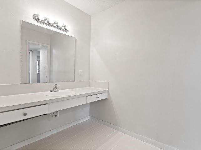 Photo - 493 NW 43rd St