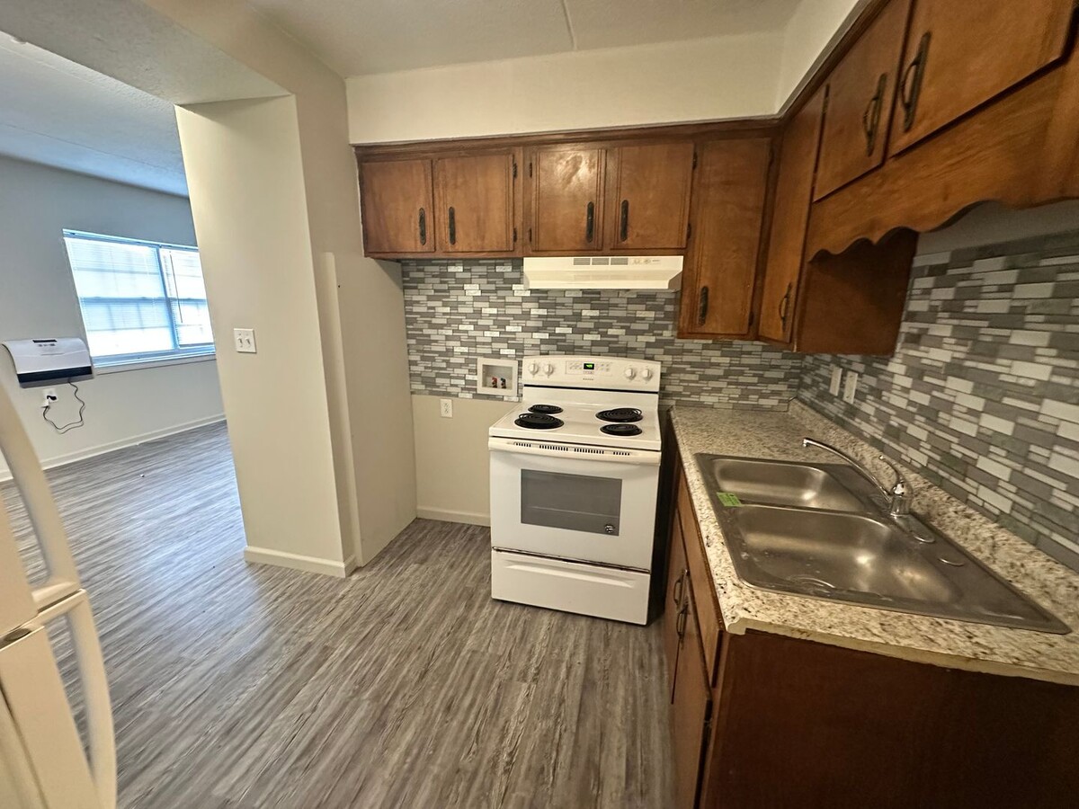 Brookside Apartments - Brookside Apartments