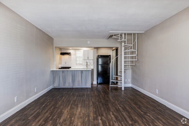 1BR, 1BA - 570SF - Skyway Apartments