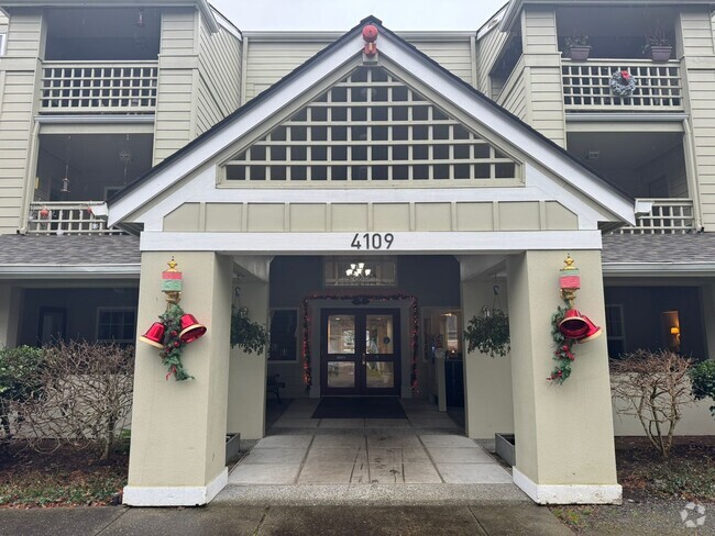 Building Photo - 2Bd/1.75Ba Issaquah Condo Unit 102