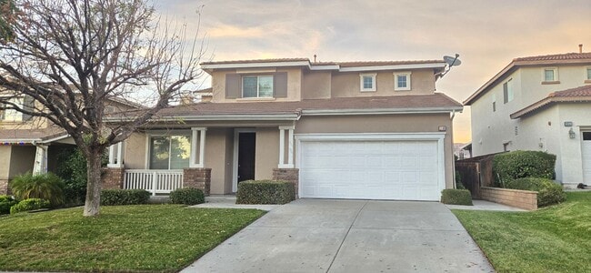 Building Photo - Spacious Redlands Family Home