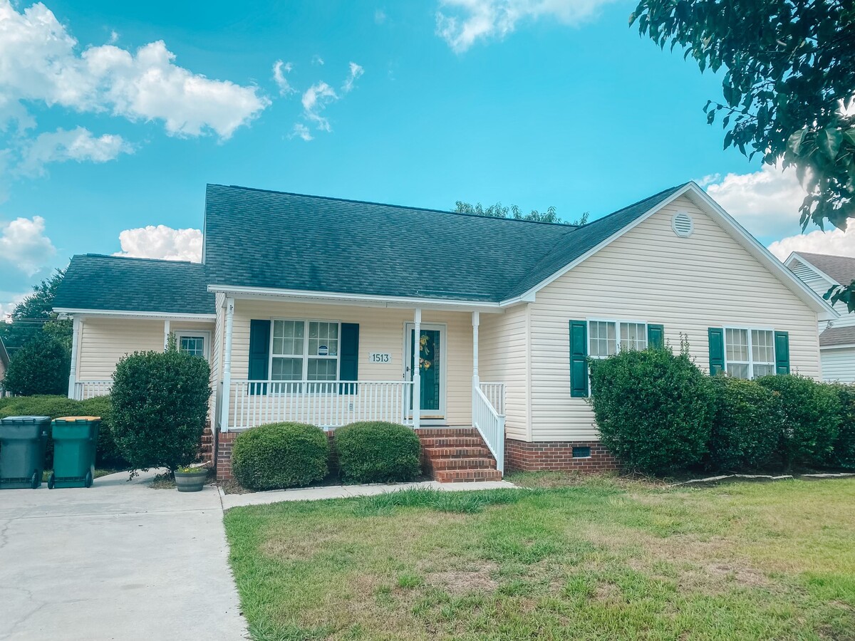 Photo - 1513 E 6th St