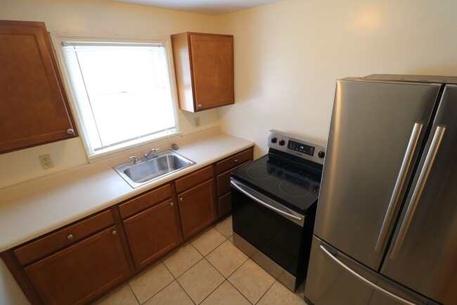 Photo - Spacious One bedroom Apartment 4 blocks fr... Unit 10