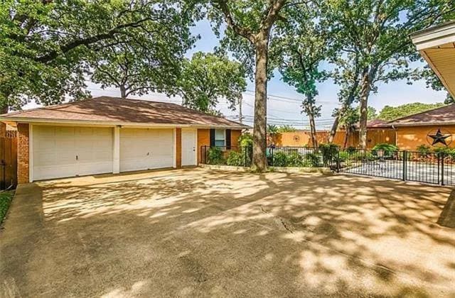 Photo - 218 W Holland Dr