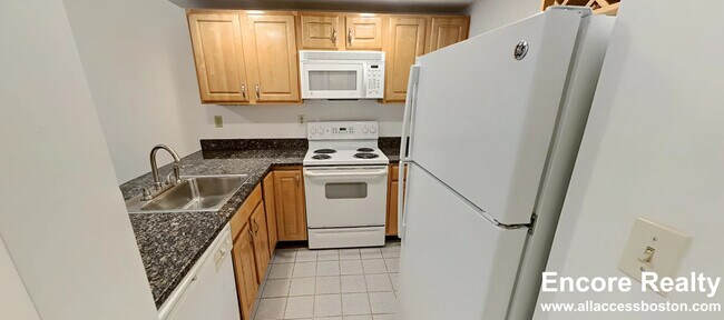 Photo - 20 Queensberry St Unit B