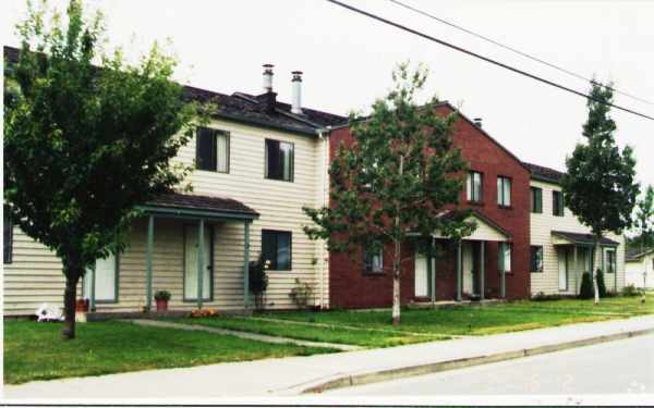 Photo - 401 8th St Apartments