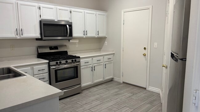all stainless steel appliances - 11057 Piedmont Valley Ave