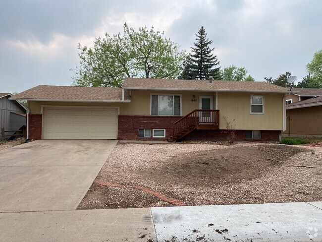 Building Photo - 4 Bed 2 Bath Home in great location West F...