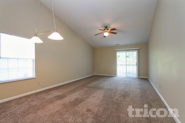 Photo - 784 Kingston Cir