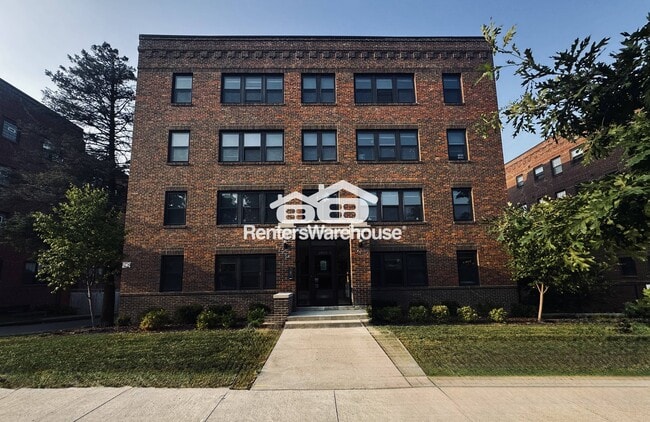 Building Photo - 2815 Grand Ave Rental