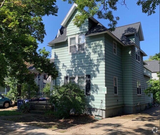 Building Photo - 1 bed/1 bath in Heritage Hill ( first floor) Unit Lyon 2 Rental