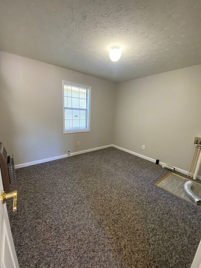 Photo - 146a College St SE