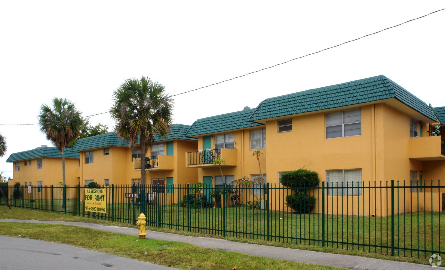 Primary Photo - Royal Palm Apartments