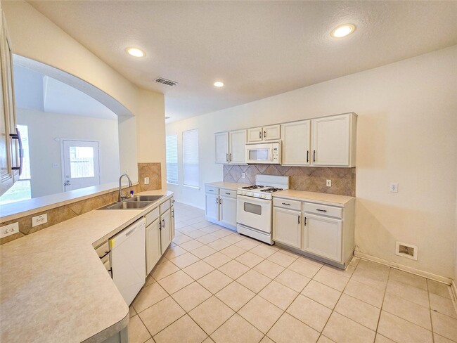 Building Photo - 2214 Trotter Dr