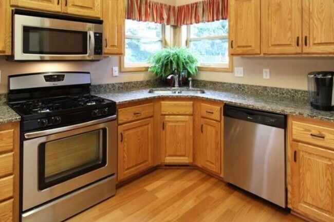 Photo - 9282 Creek Way