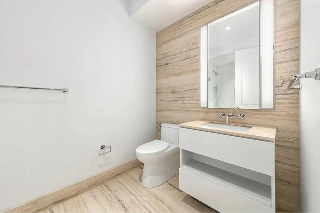 Photo - 1 Wall St Unidad 1523