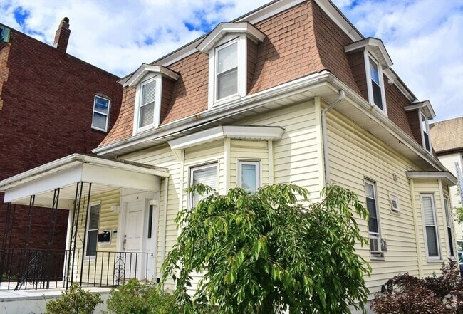 Building Photo - 41 School St Unit 2 Rental