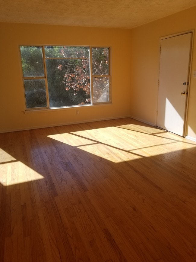 Livingroom - 7625 Willoughby Ave Unit 11