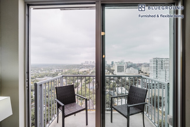 Photo - 615 W 7th St Unidad FL20-ID283