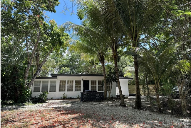 Building Photo - 5959 SW 59th St Rental
