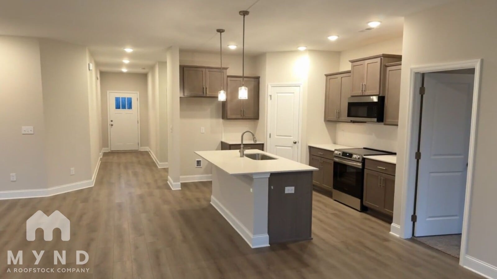 Photo - 221 Pine Is Ave